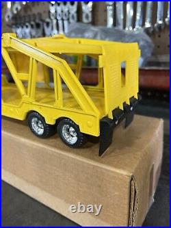 Ertl Chevrolet Dealer Promo Car Hauler Steel Truck Car Carrier In The Box